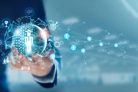 Man met bol in de hand met icoontjes, zakelijk