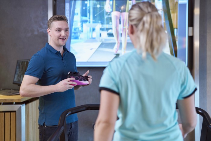 Loopband meting client en podotherapeut schoen advies